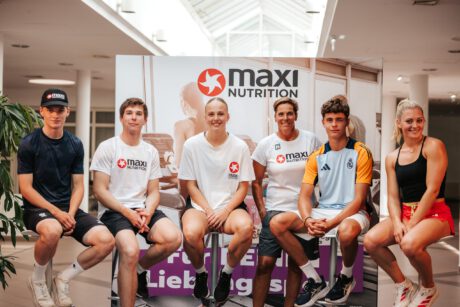 Die MaxiNutrition Nachwuchsklasse mit Raphael Kokas, Anton Messeritsch, Sina Höllerl, Mentorin Michi Dorfmeister, Nico Hipfl und Magdalena Rauter.