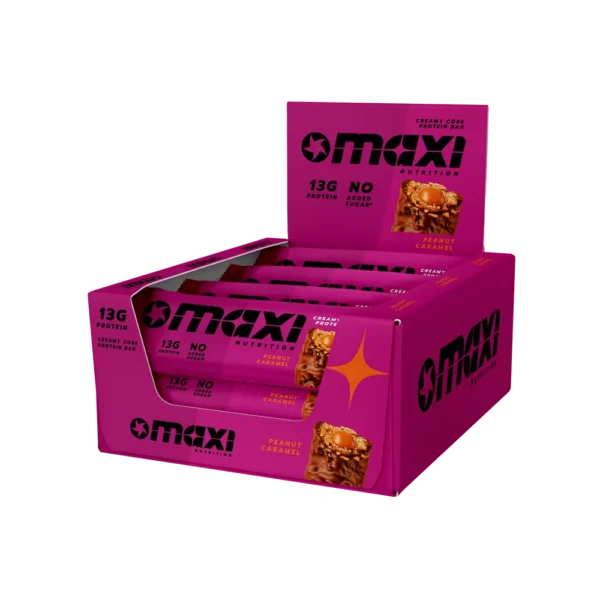 MaxiNutrition Creamy Core Protein Bar Peanut Caramel – geöffnete Displaybox mit mehreren Riegeln freigestellt