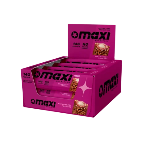 MaxiNutrition Creamy Core Protein Bar Strawberry Yoghurt – geöffnete Displaybox mit mehreren Riegeln freigestellt